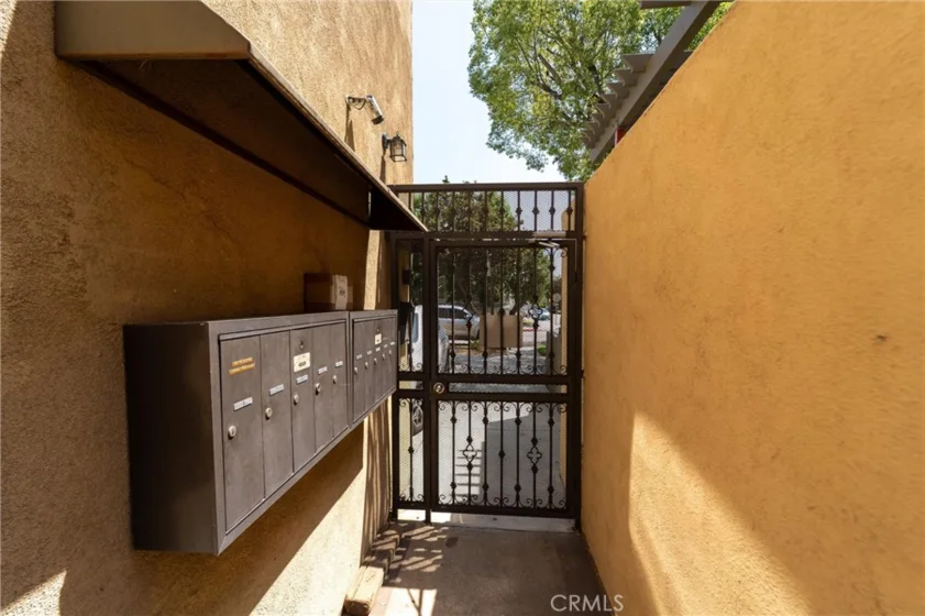 551 W Stocker Street #3 photo 33