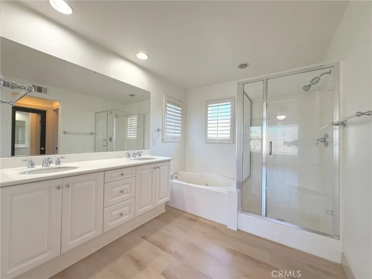 28910 Newport photo 37