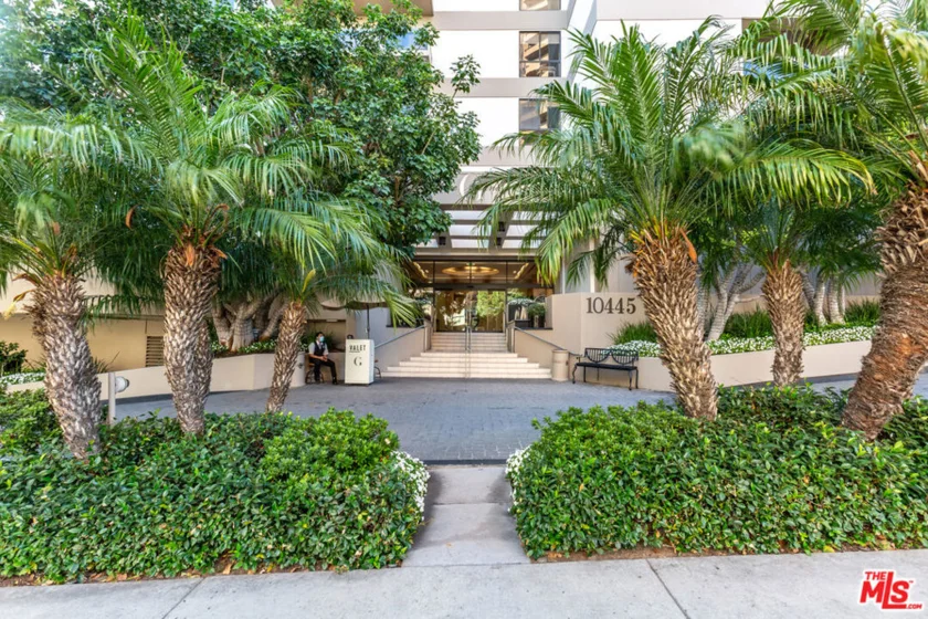 10445 Wilshire Boulevard #1806 photo 31