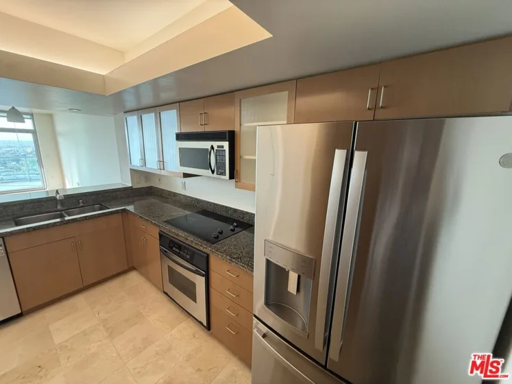 13700 Marina Pointe Drive #1219 photo 5