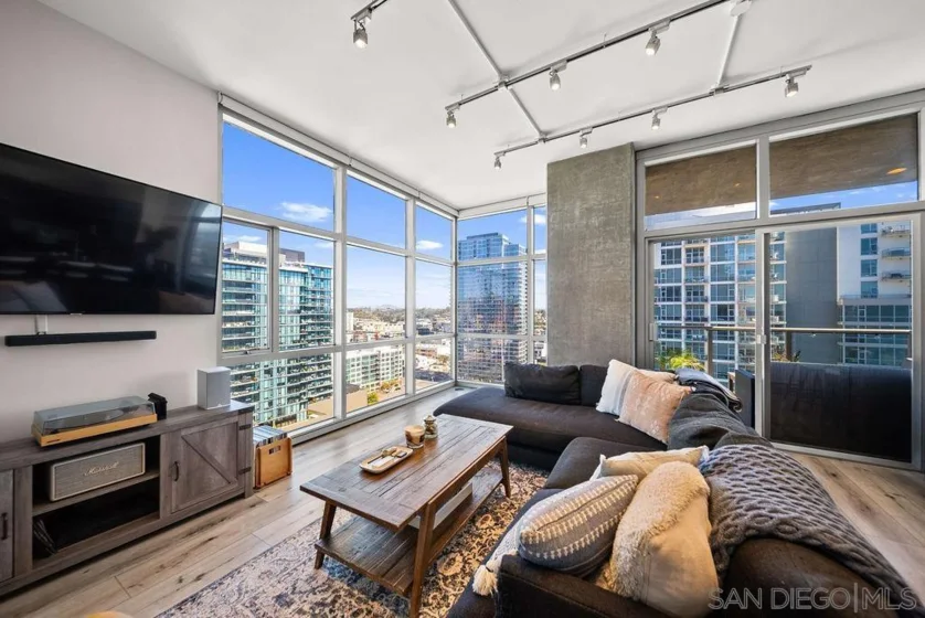 800 The Mark Lane #2104 photo 1