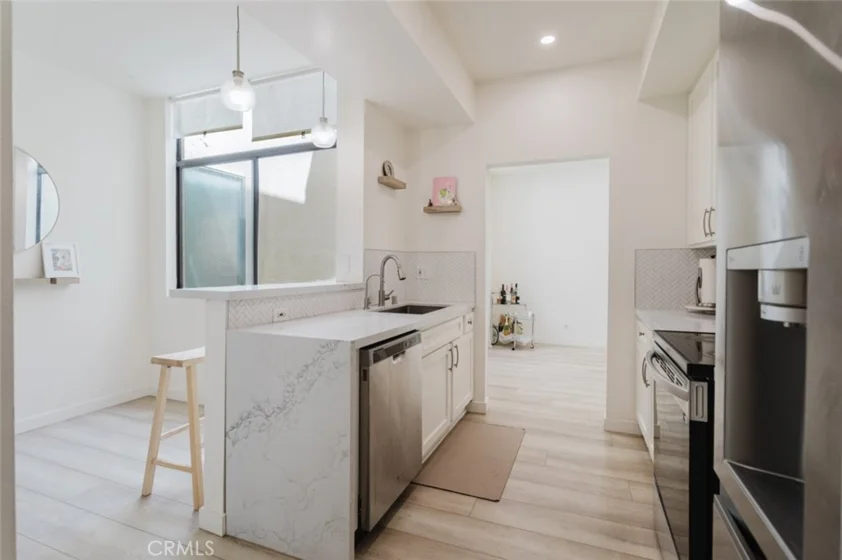 1305 N Columbus Avenue #204 photo 11
