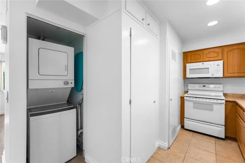 10203 Holburn photo 17