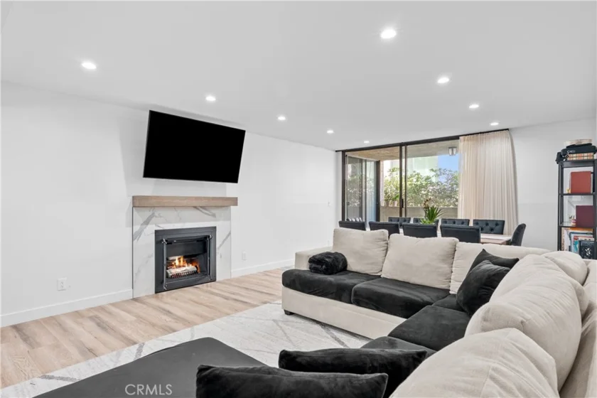 5325 Lindley Avenue #106 photo 3