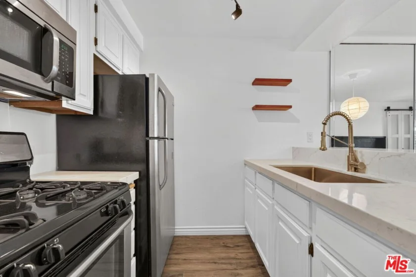 950 N Kings Road #230 photo 3