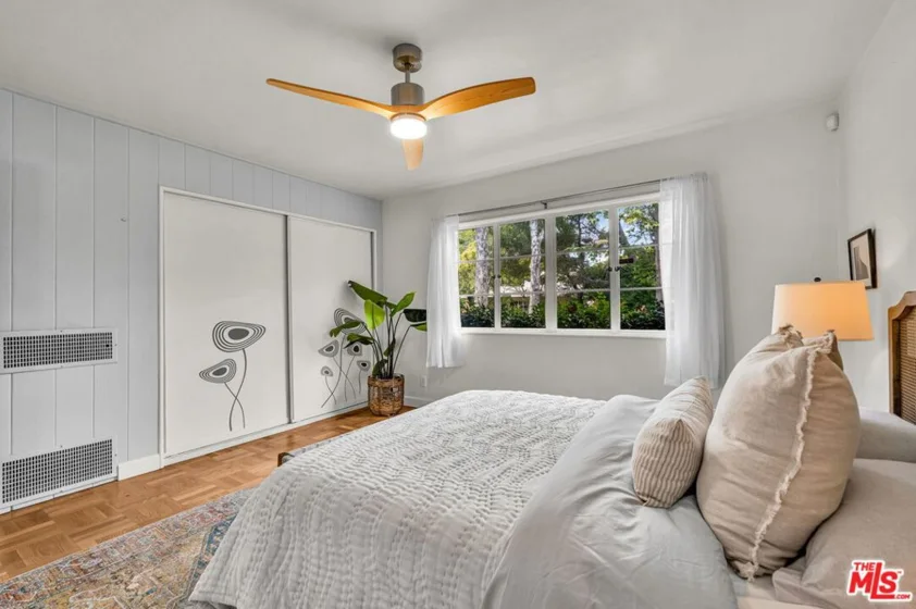 5226 Village Green photo 17