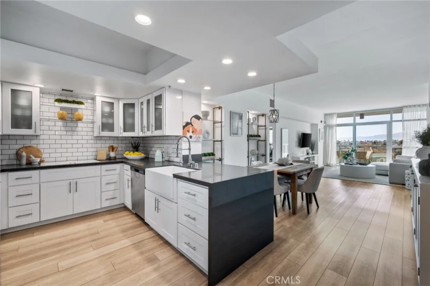 13700 Marina Pointe #611 photo 2