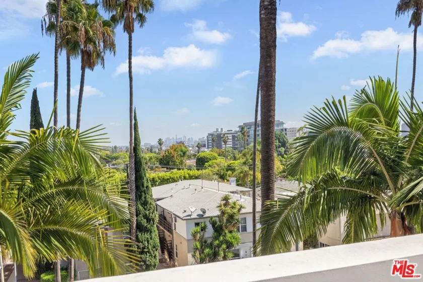 447 N Doheny Drive #305 photo 21