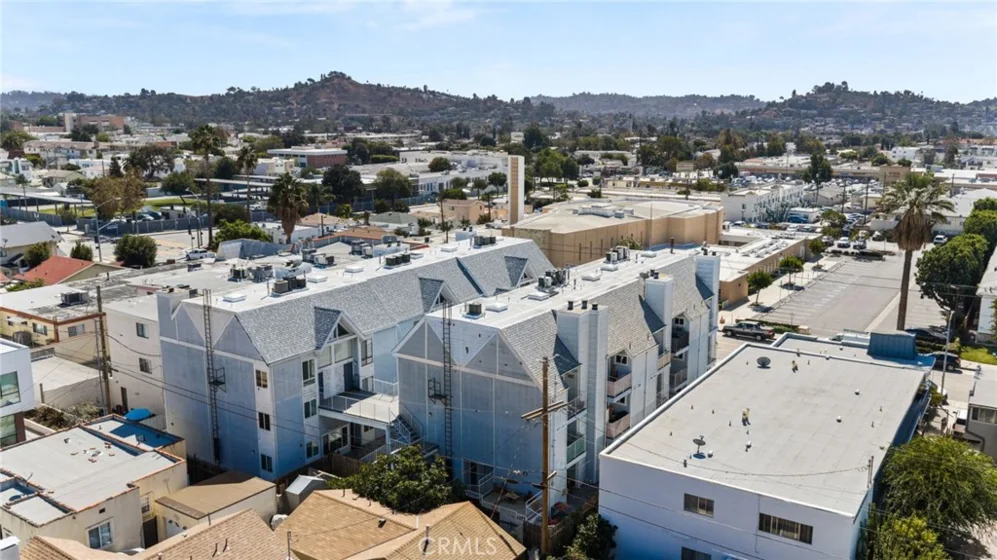 1121 E Wilson #12 photo 32