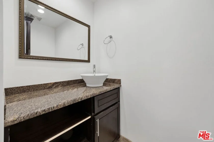 5460 White Oak Avenue #G305 photo 21