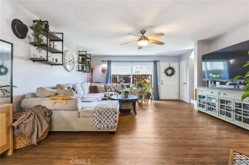8927 Cedros #14 photo 3