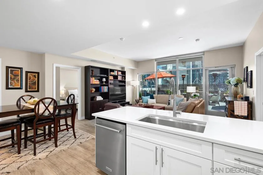 253 10th Avenue #908 photo 15
