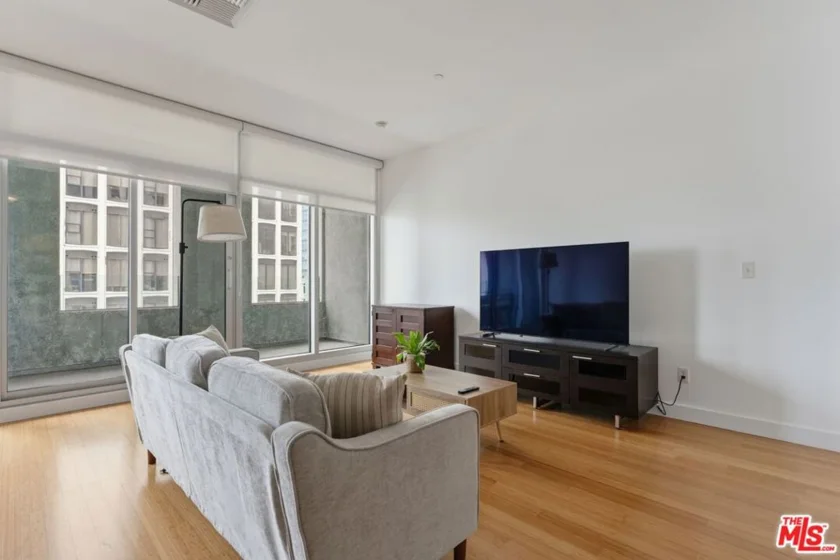 3810 Wilshire Boulevard #602 photo 23