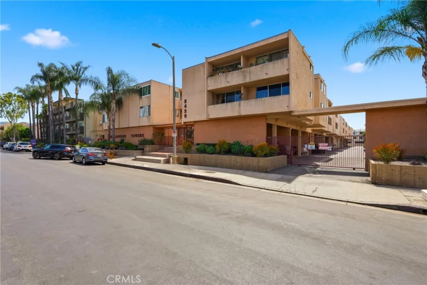 5429 Newcastle # 303 photo 28