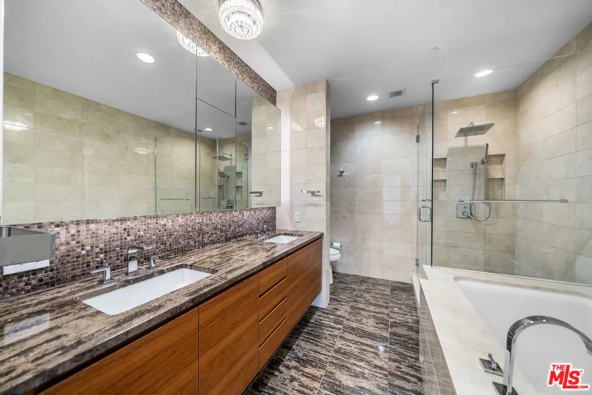 900 W Olympic Boulevard #32I photo 15