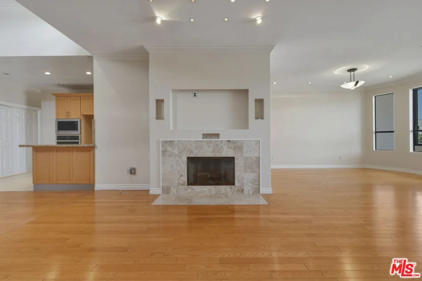 4443 Ventura Canyon Avenue #304 photo 5