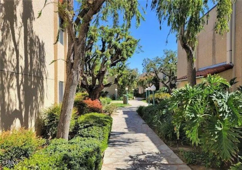 18307 Burbank #51 photo 17