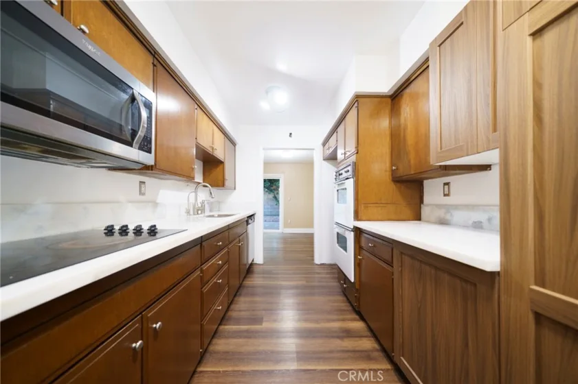 8120 Canby Ave #6 photo 19