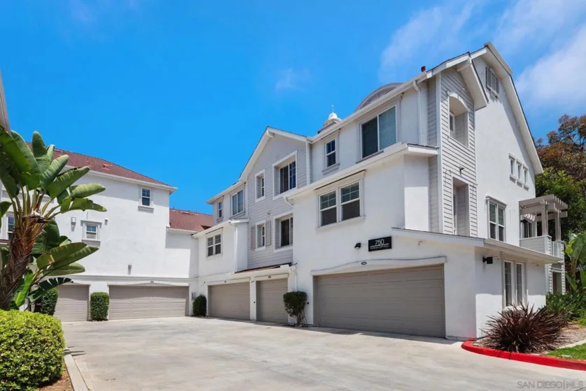 750 Harbor Cliff Way #105 photo 2