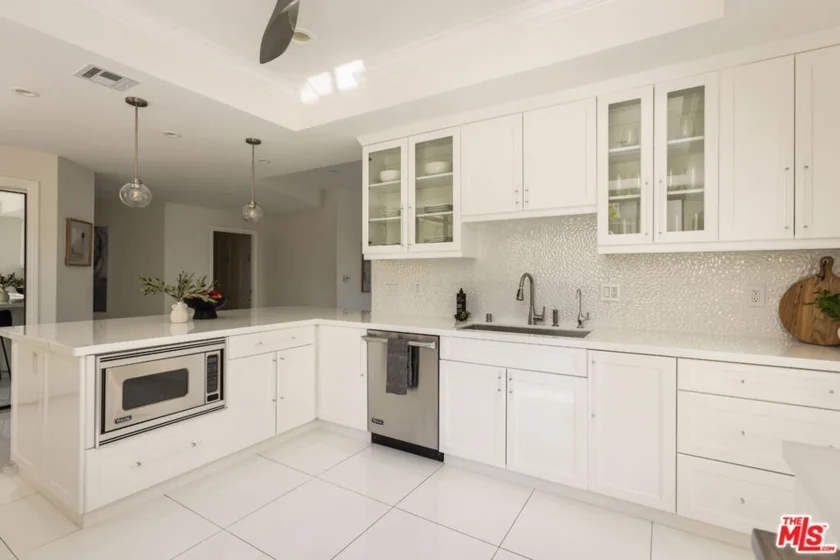4460 Wilshire Boulevard #207 photo 26