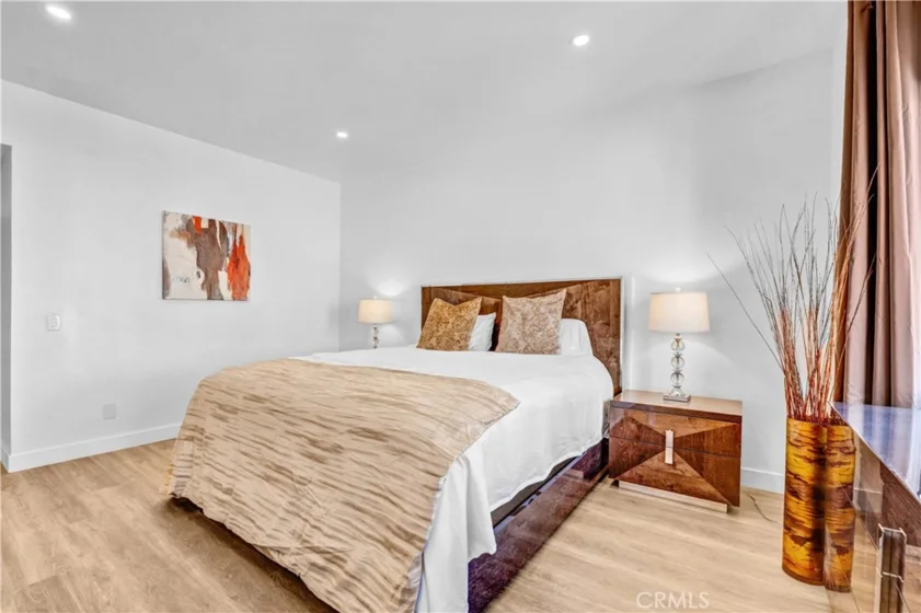 17914 Magnolia Boulevard #210 photo 15