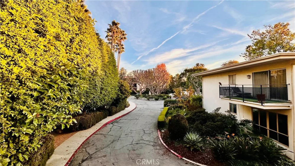 239 S Barrington Avenue #F8 photo 6