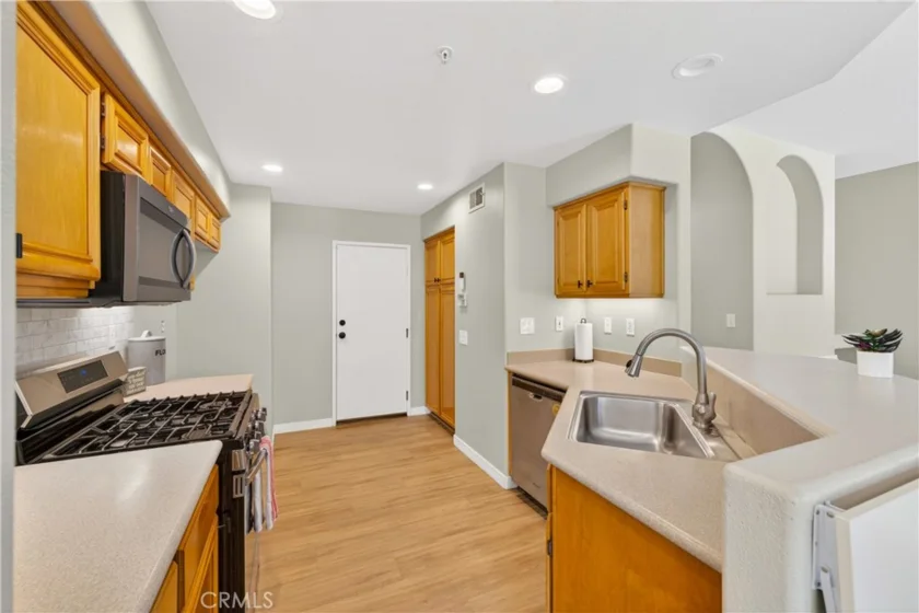 2329 Sunningdale photo 10