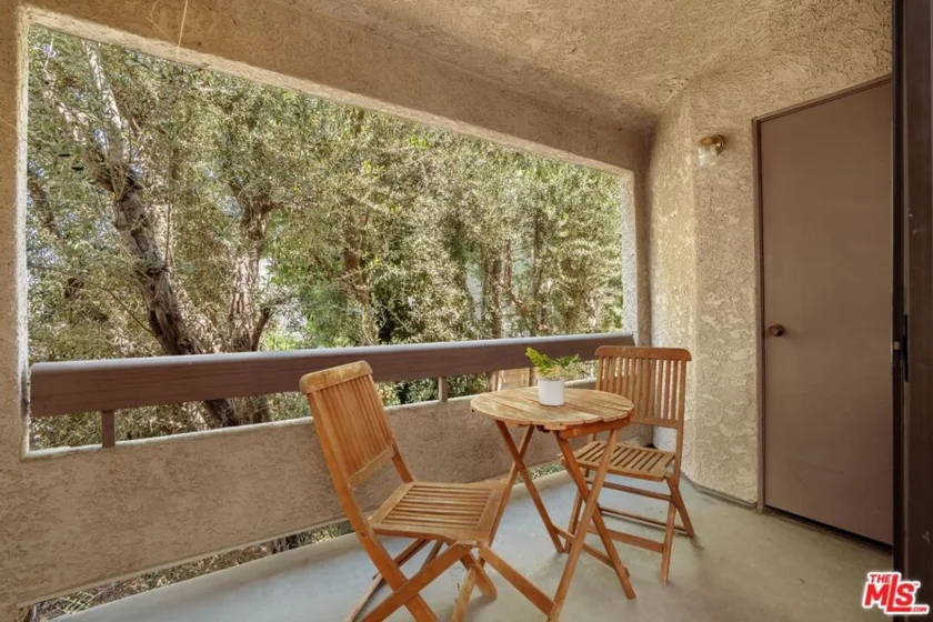 15231 Magnolia Boulevard #114 photo 3
