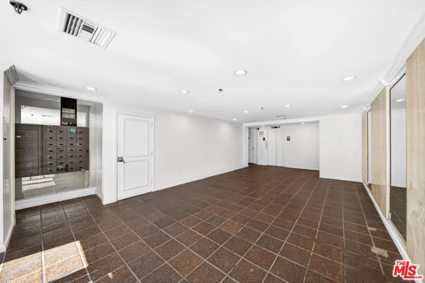 540 Kelton Avenue #402 photo 13