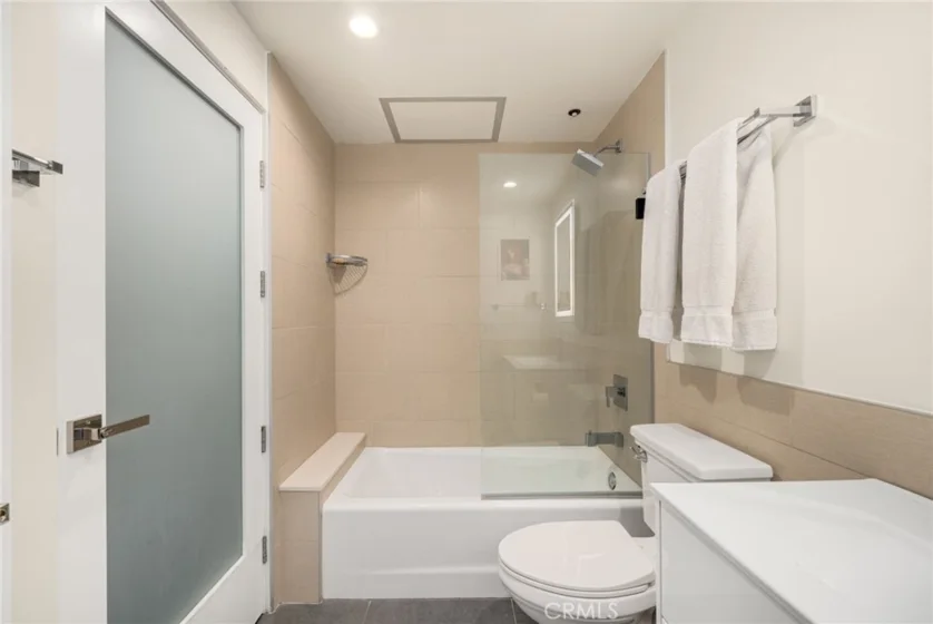 939 S Broadway #1001 photo 24