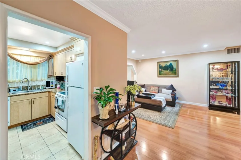 1734 N Fuller #107 photo 24