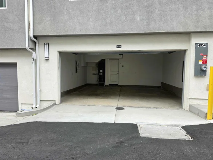 451 Creekside Circle photo 1