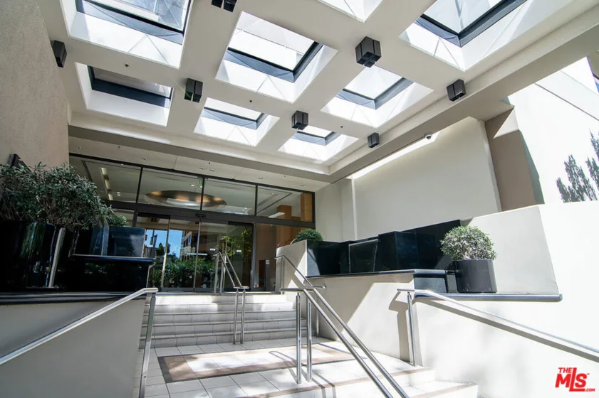 10445 Wilshire Boulevard #502 photo 5