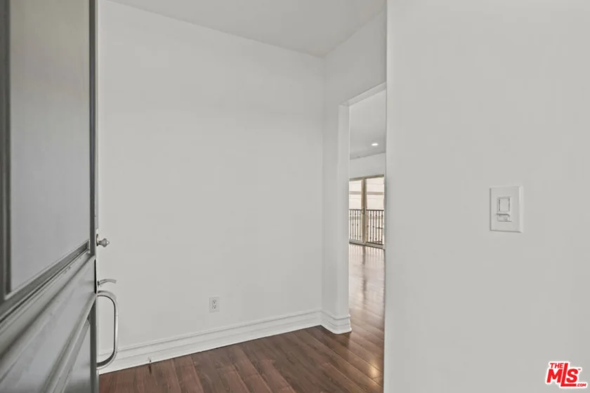 936 N Hudson Avenue #302 photo 7