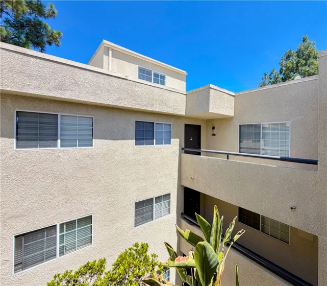 21500 Burbank #328 photo 28