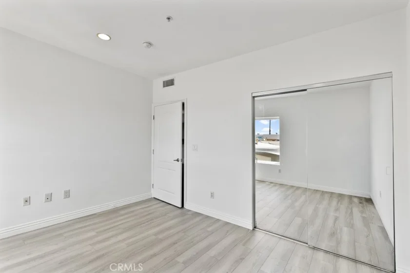 908 S Ardmore Avenue #304 photo 5