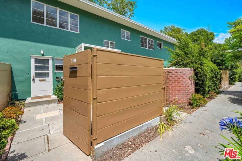 5226 Village Green photo 24