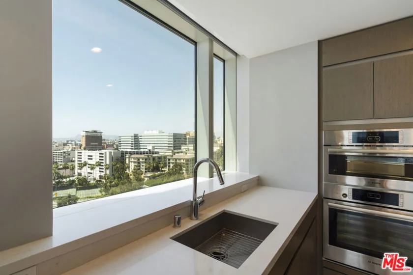 889 Francisco Street #1206 photo 3