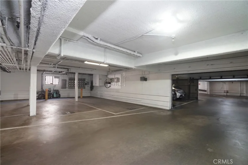 1405 E 1st #10 photo 21