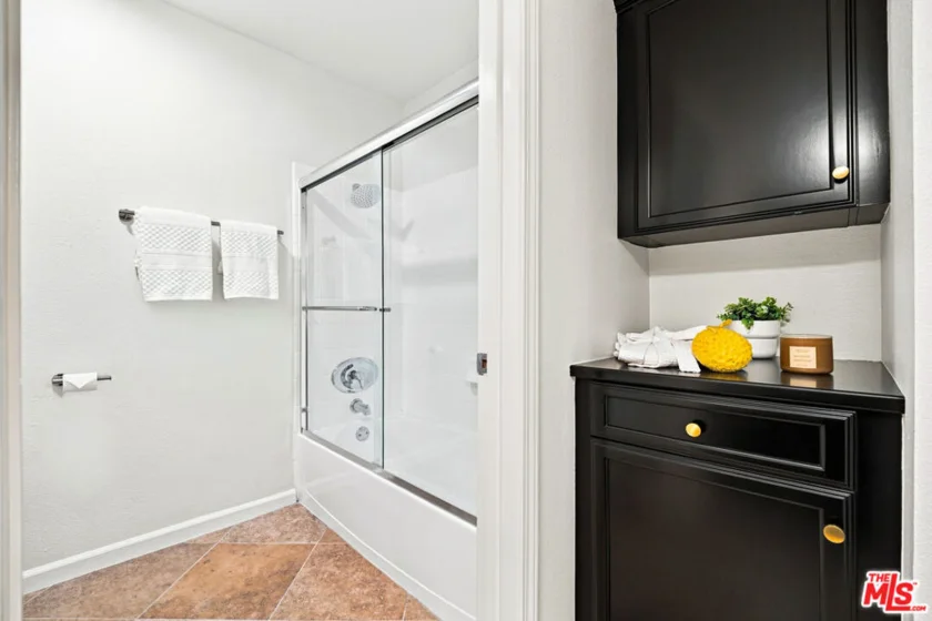 7320 Hawthorn Avenue #425 photo 40