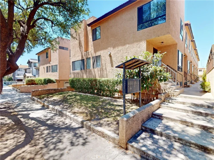 105 S Marguerita Avenue #C photo 1