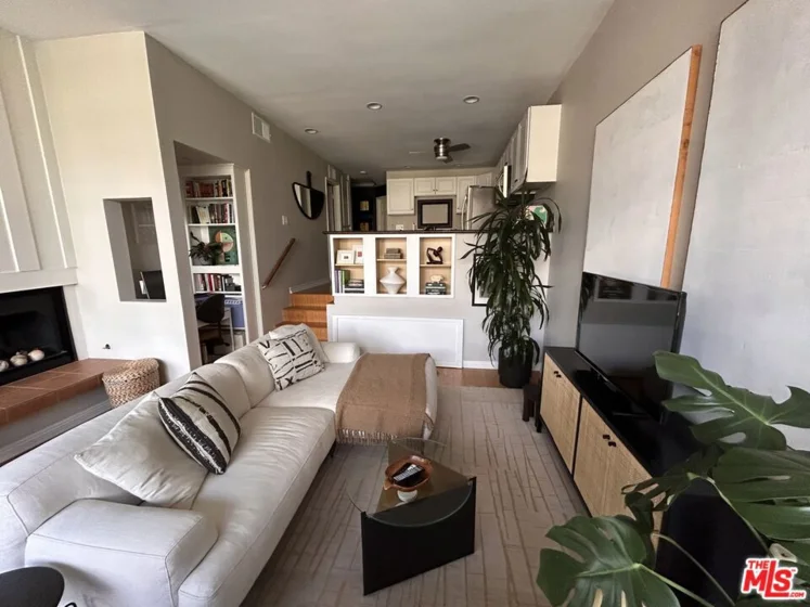 7239 Marina Pacifica Drive S photo 2