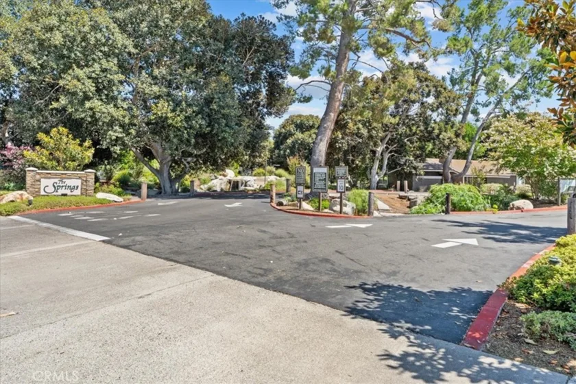 208 Springview photo 30