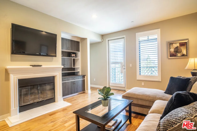 5625 Crescent Parkway #323 photo 1
