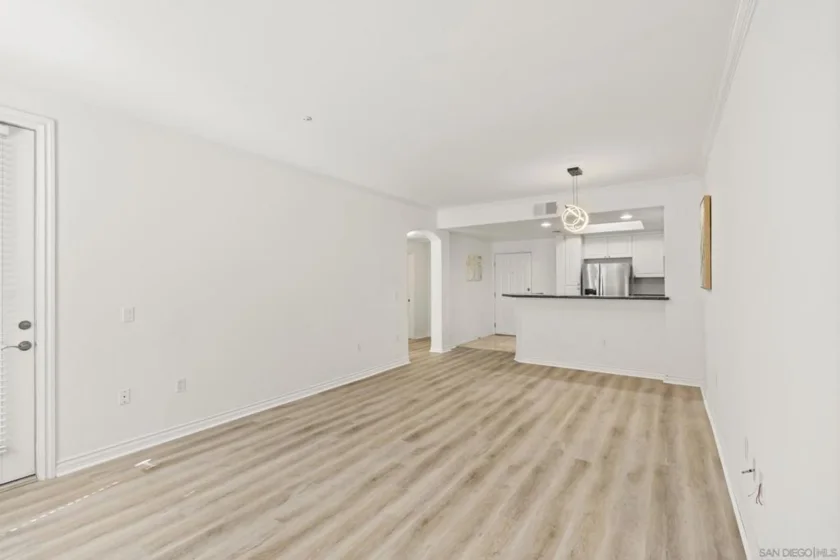 9263 Regents Road #B204 photo 9