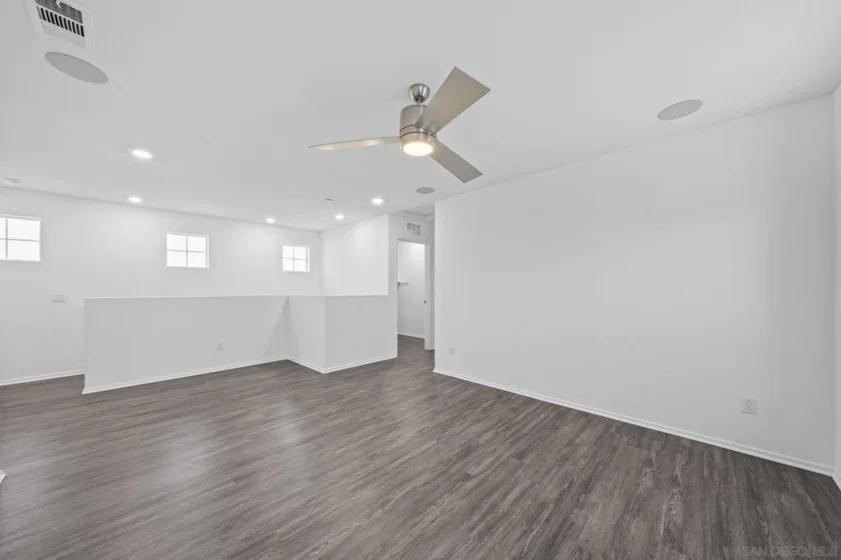 41917 Zafra Street photo 32