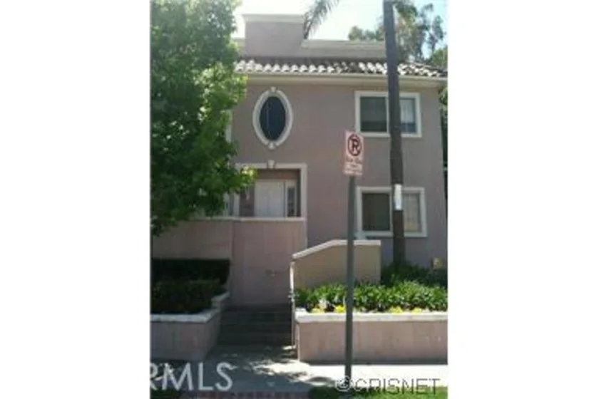 5923 Etiwanda Avenue #104 photo 1