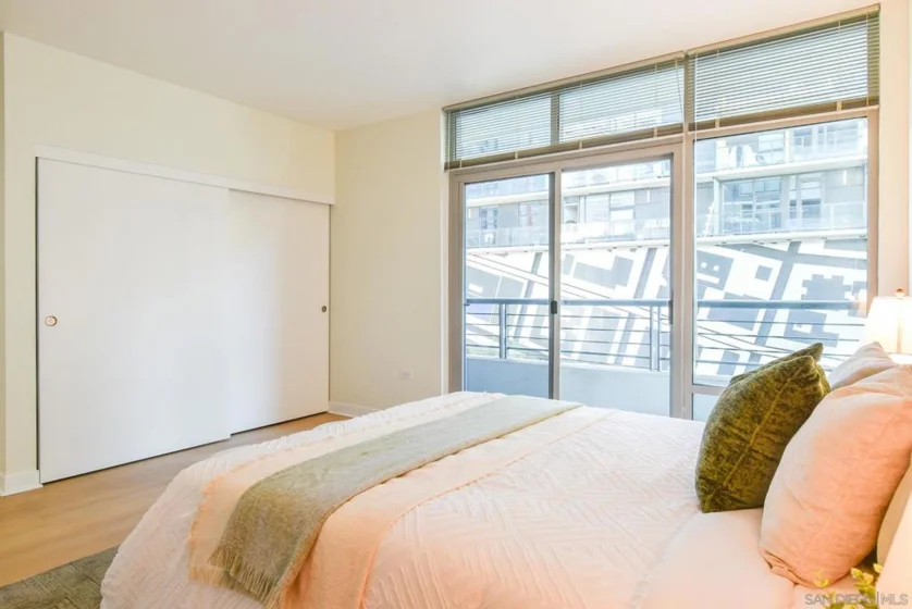 425 W Beech Street #408 photo 14