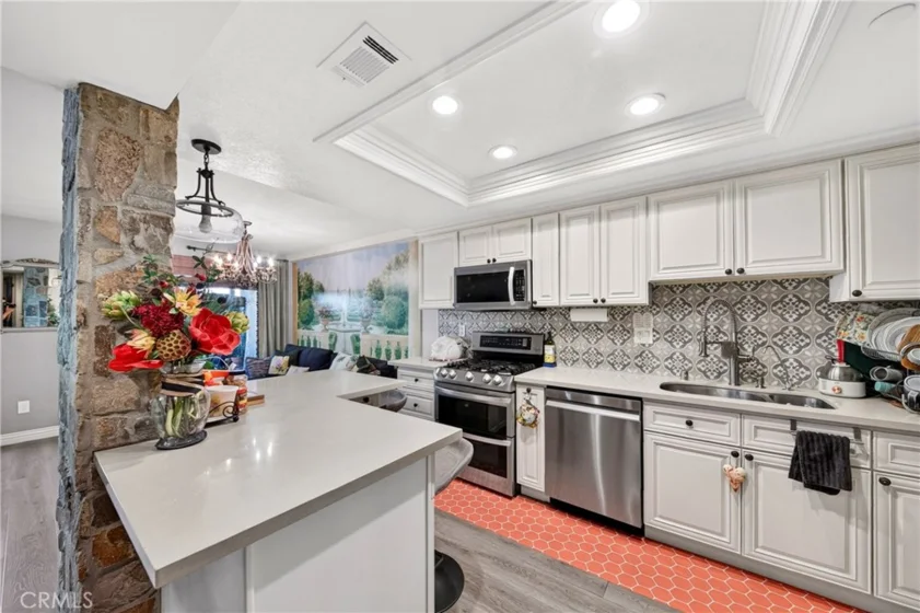 9522 Linda Ln photo 7