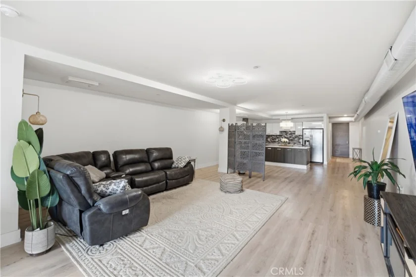 433 Pine Avenue #201 photo 2